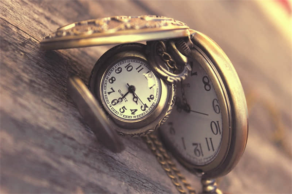 玻璃杯上的胶怎么去除-玻璃杯有胶怎么去除